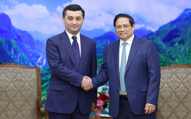 越南政府总理范明正会见乌兹别克斯坦外交部长赛义多夫。