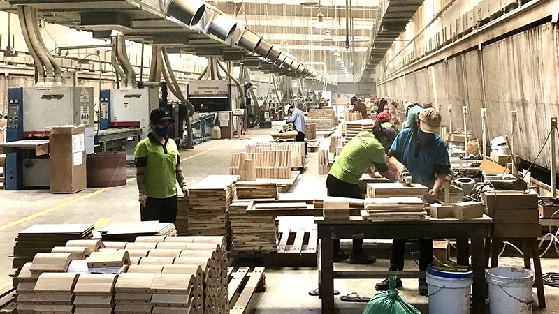 越南平阳省Woodmax木材制造公司的生产链。