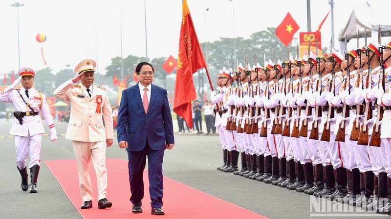 政府总理范明正出席越南机动警察力量成立50周年传统纪念日【组图】
