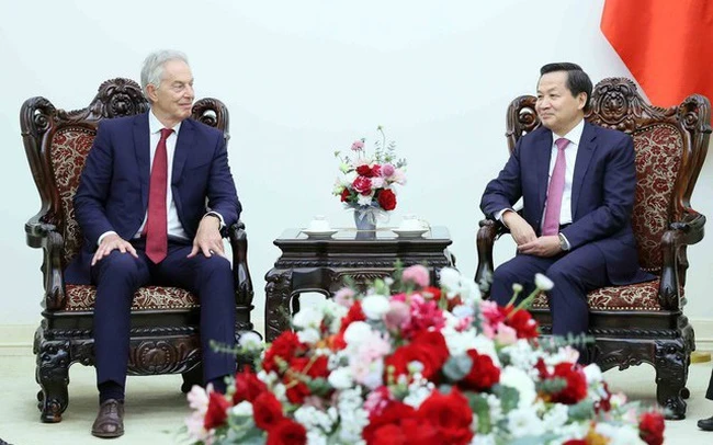 越南政府副总理黎明慨会见英国前首相、TBI研究所执行主席托尼·布莱尔。