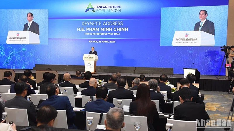 越南政府总理范明正出席论坛并发表主旨演讲。