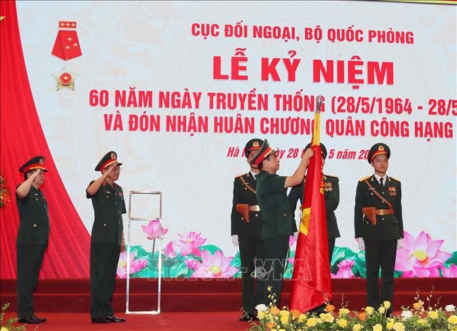 越南国防部对外局荣获一级军功勋章。