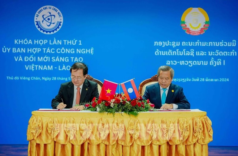 双方签署越老技术与创新合作委员会第一次会议纪要。