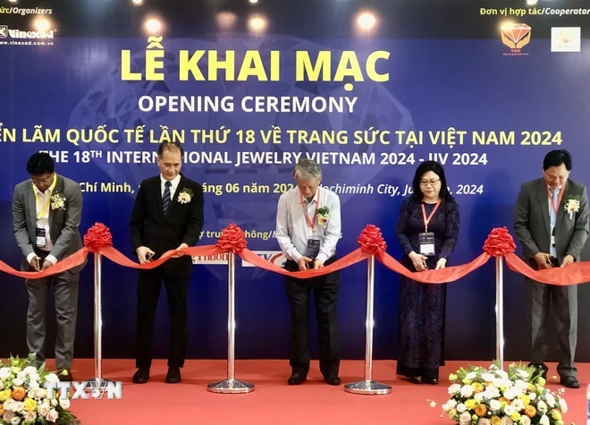 第18届越南国际珠宝展开幕剪彩仪式。