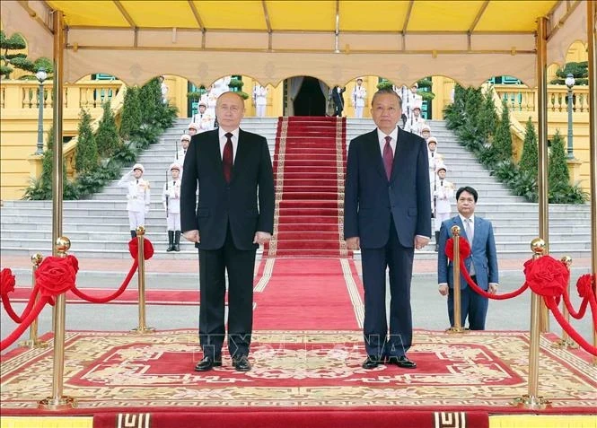 越南国家主席苏林主持仪式 欢迎俄罗斯总统普京访问。（图片来源：越通社）