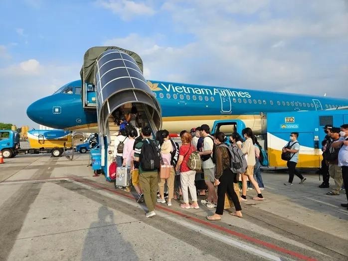 越南各家航空公司增加运力 满足夏季出行需求。