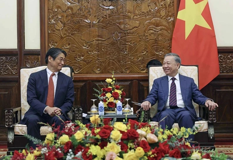 越南国家主席苏林会见日本新任驻越大使伊藤直树。