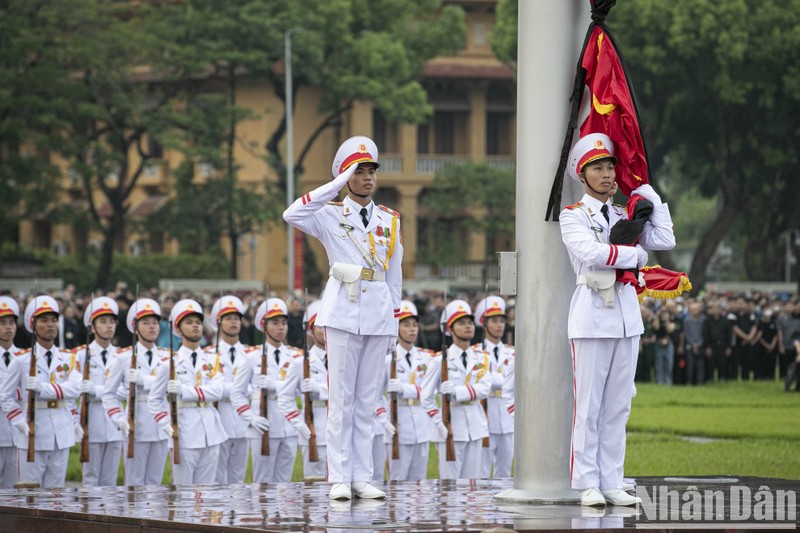 越南共产党中央委员会总书记阮富仲国葬升旗仪式。