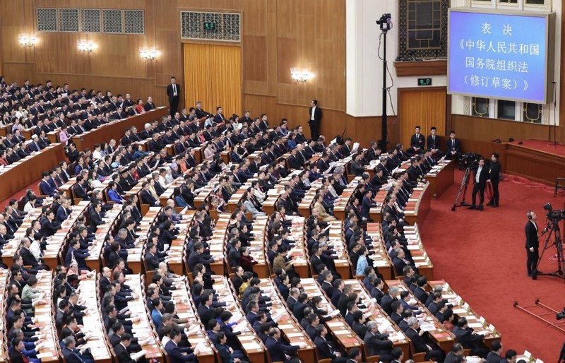 中国十四届全国人大二次会议表决通过了新修订的国务院组织法。（图源：新华社）