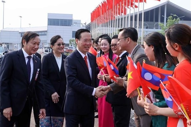越南国家主席武文赏抵达万象，开始对老挝进行的正式访问。
