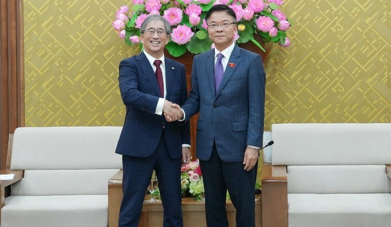 越南政府副总理黎成龙会见日本名古屋大学校长杉山直。（图片来源：moj.gov.vn）