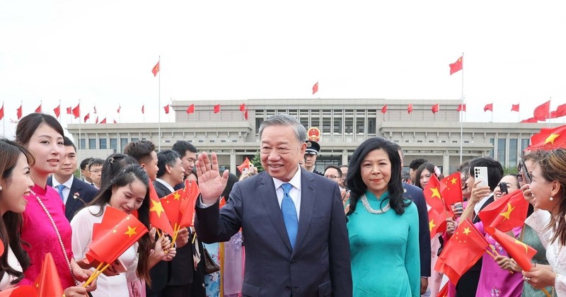 8月20日中午，越南共产党中央总书记、国家主席苏林偕夫人离开北京，圆满结束对中国国事访问。送行仪式在北京国际机场举行。