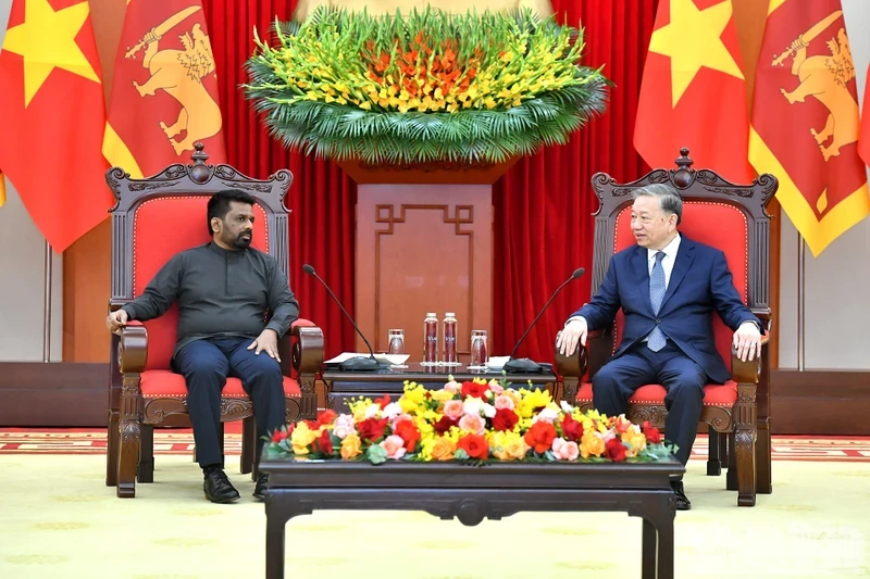 越共中央总书记苏林会见斯里兰卡总统阿努拉·库马拉·迪萨纳亚克。（登科 摄）
