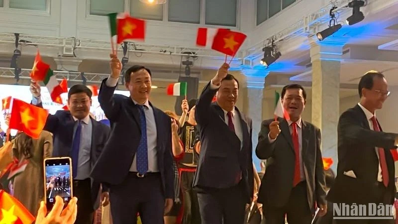 河内至米兰直达航线的开通将为大力推进越南与意大利经济旅游合作关系不断发展开创机会。