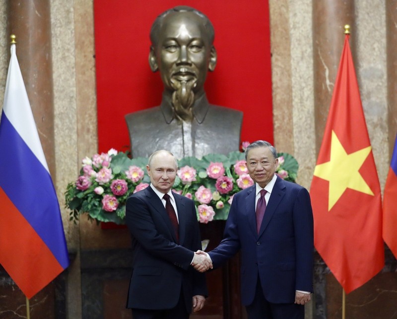 越南国家主席苏林（现任越共中央总书记）2024年6月20日在主席府与从2024年6月19日至20日对越南进行国事访问的俄罗斯总统普京举行会谈。（图片来源：越通社）