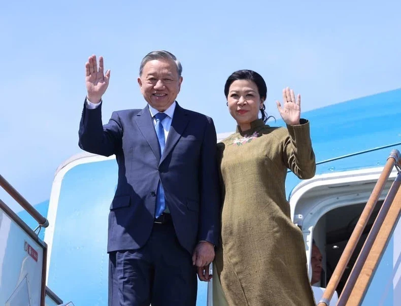越共中央总书记苏林和夫人离开首都巴库，圆满结束对阿塞拜疆的国事访问。（图片来源：越通社）