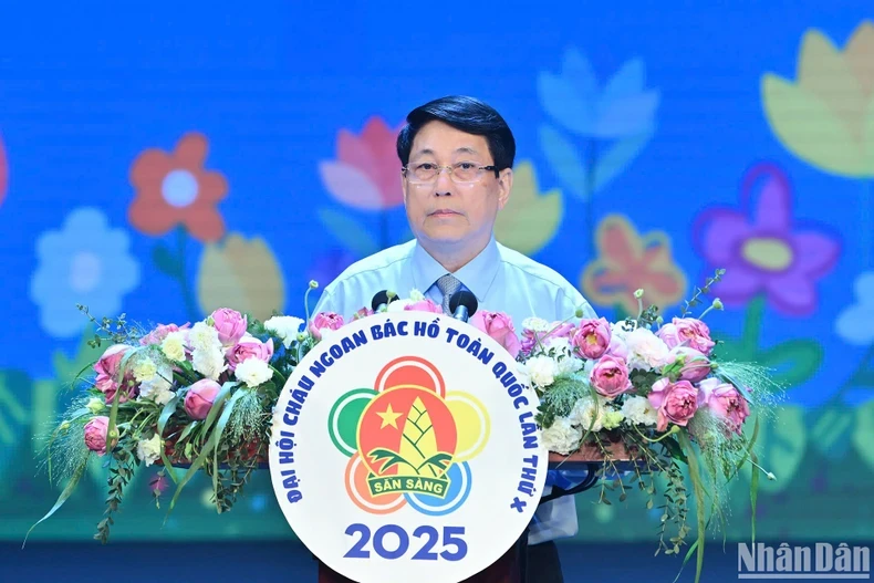 国家主席梁强在仪式上致辞。