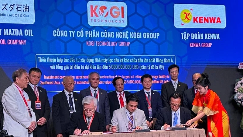 越南KOGI集团代表与伙伴单位签署战略投资与合作协议，在越南投建东南亚规模最大的炼油厂和石油储备库。