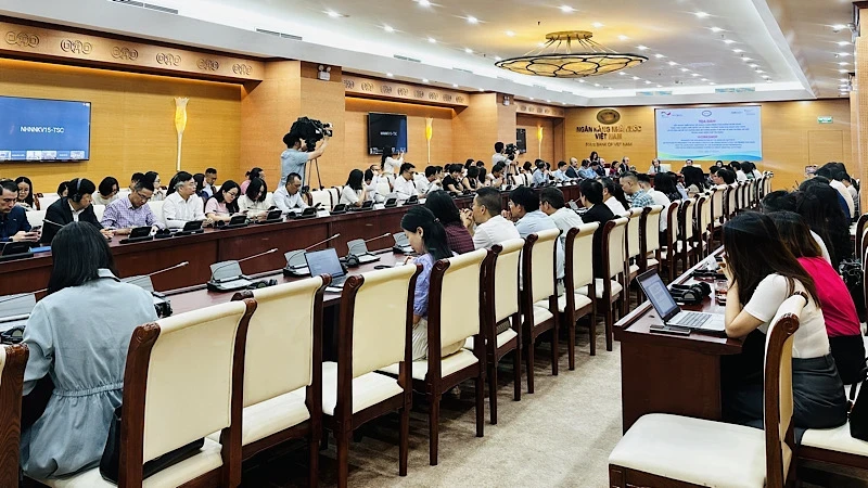 座谈会全景。