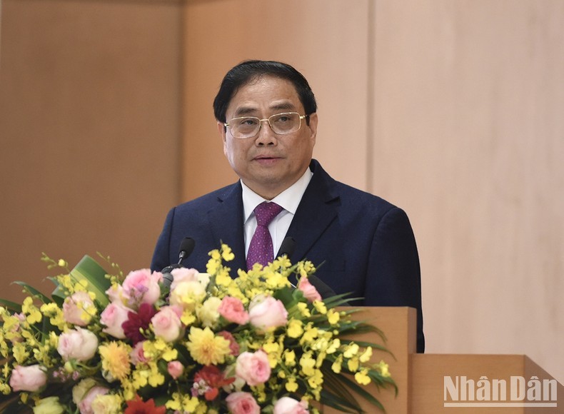 范明正总理在会上发言。