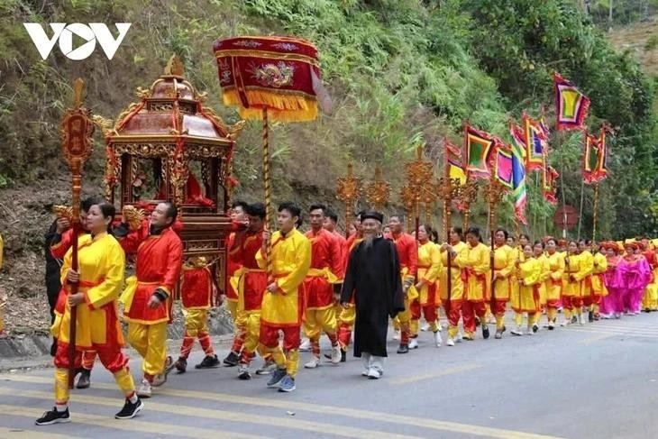 黎太祖皇帝庙会 - 西北大山中的神圣文化之地。（图片来源：VOV）