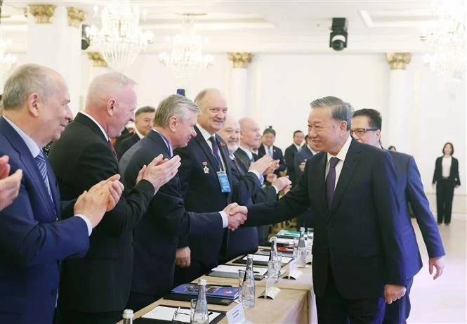 苏林总书记会见俄罗斯援越人士、知识分子和专家。（图片来源：越通社）