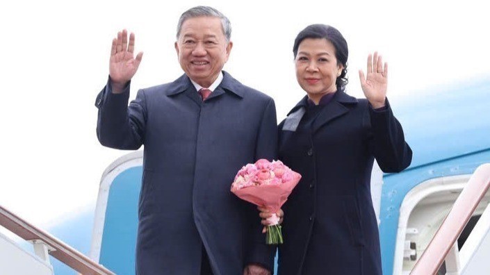 越共中央总书记苏林偕夫人吴芳璃乘专机离开首都莫斯科伏努科沃机场。（图片来源：越通社