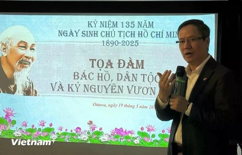 越南驻加拿大大使范荣光在座谈会上发表讲话。（图片来源：越通社）