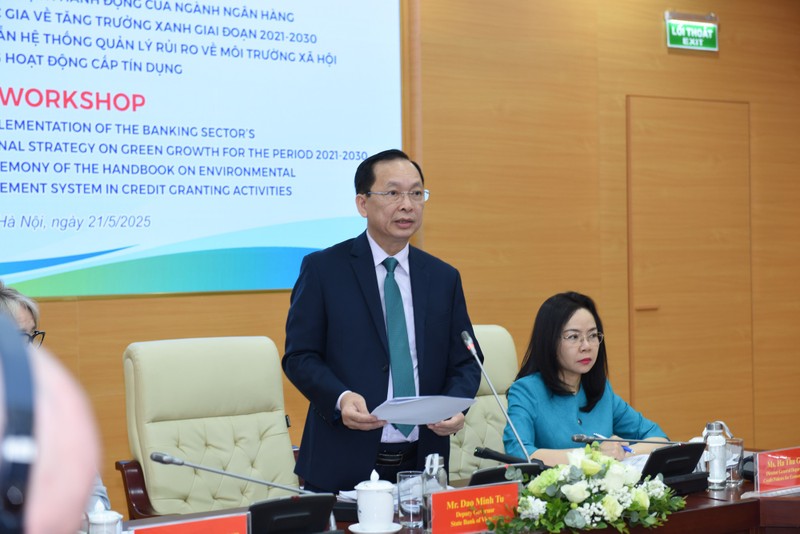 越南国家银行行长陶明秀在座谈会上发表讲话。