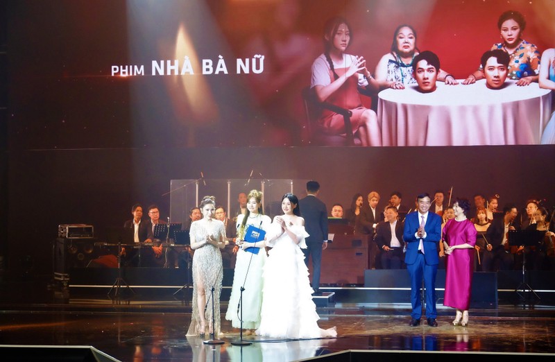 越南导演镇成执导的电影《女婆家》获得最佳导演奖。