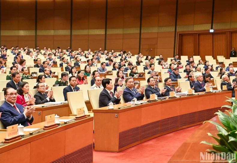 党、国家领导人和各位国会代表出席开幕式。