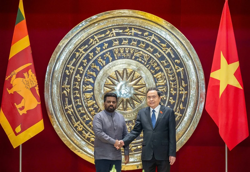 越南国会主席陈青敏会见斯里兰卡总统迪萨纳亚克。