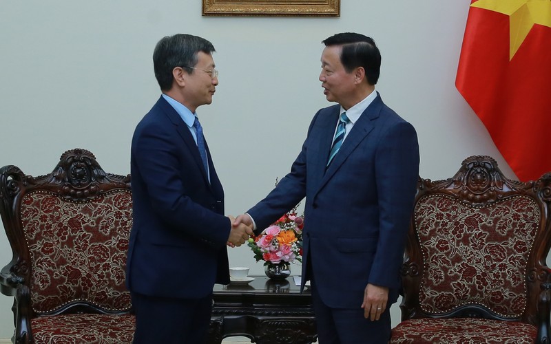 越南政府副总理陈红河会见中国土木工程集团有限公司总经理陈思昌。（图片来源：VGP）