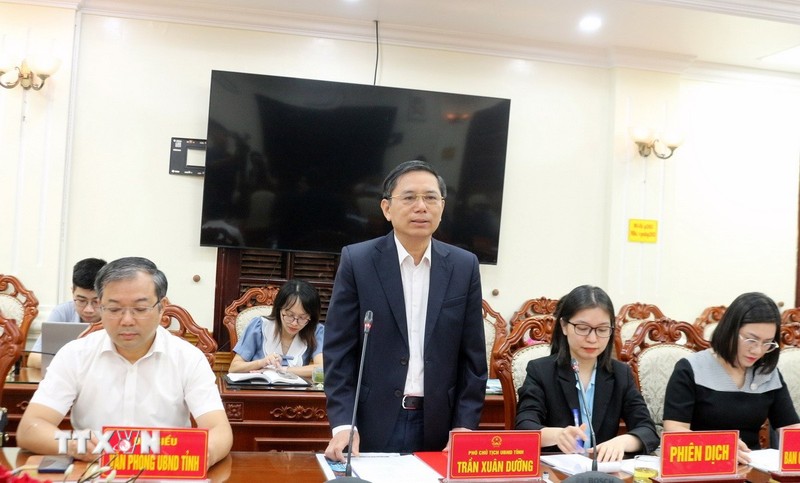河南省人民委员会副主席陈春养发表讲话。（图片来源：越通社）