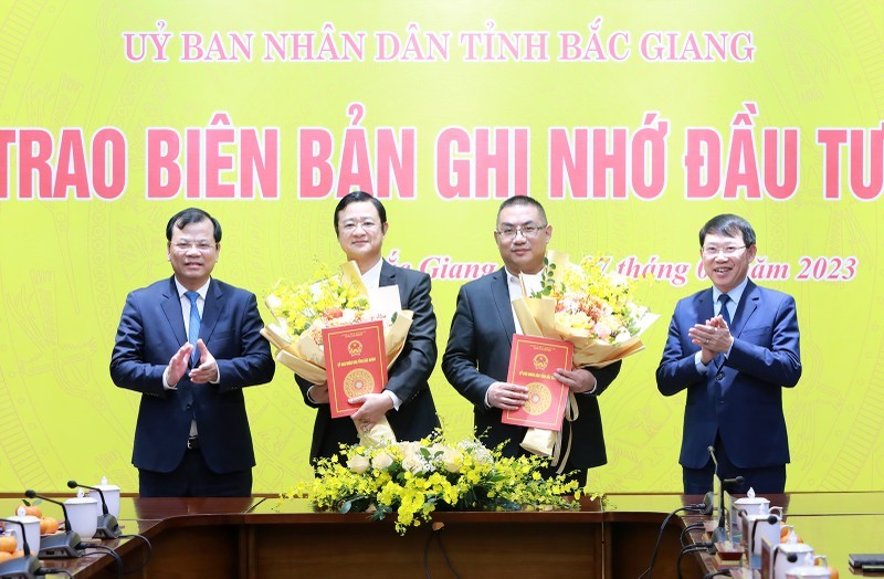 投资谅解备忘录交接仪式。