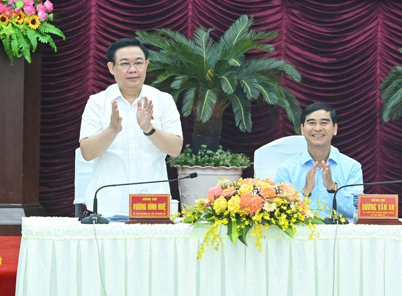 国会主席王廷惠主持工作会谈。（维玲 摄）