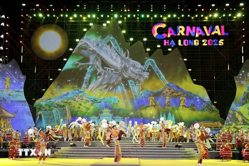 下龙狂欢节开幕式上的文艺表演节目。