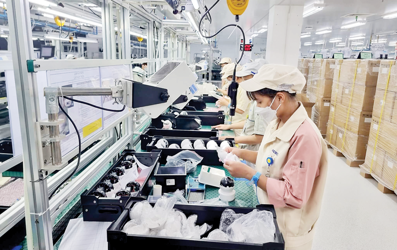 附图：越南吸引外资同比增长近40%。