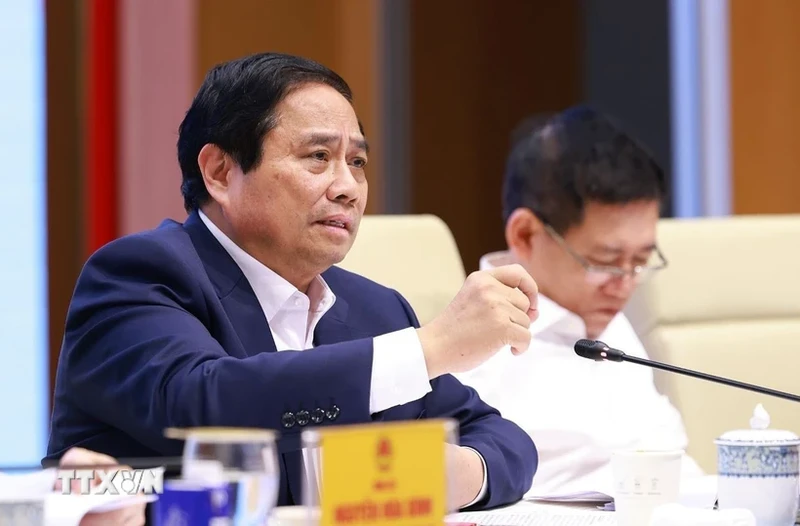 范明正总理在会上发表讲话。