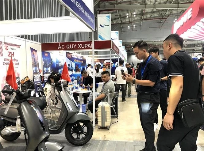 汽车工业与交通基础设施国际展览系列在胡志明市开幕。