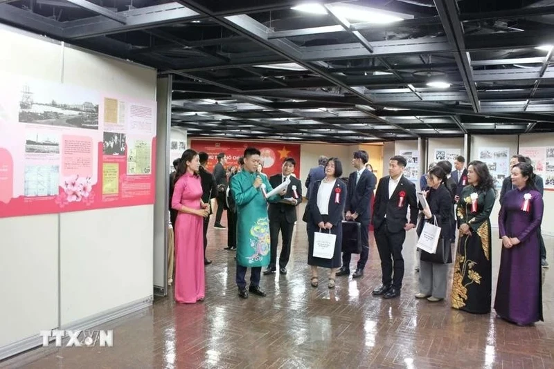 关于胡志明主席专题展在日本福冈市开展。（图片来源：越通社）