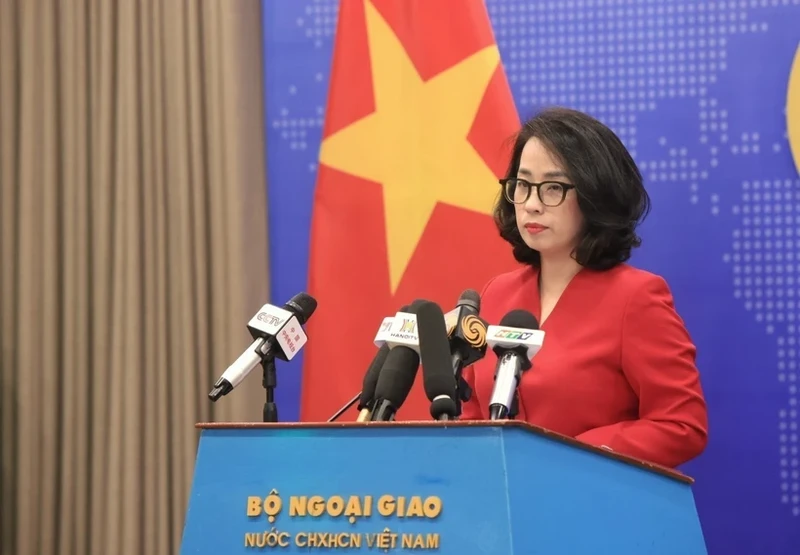 越南外交部发言人范秋姮主持外交部例行记者会。
