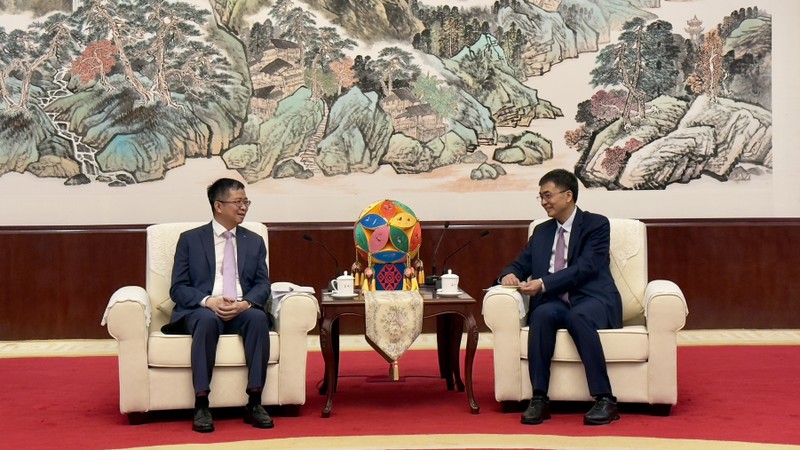 范清平大使会见广西壮族自治区党委书记陈刚。