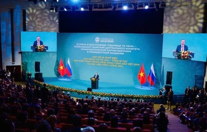 越共中央总书记苏林在俄罗斯总统大学发表演讲。