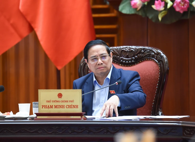 范明正总理在会上发表讲话。