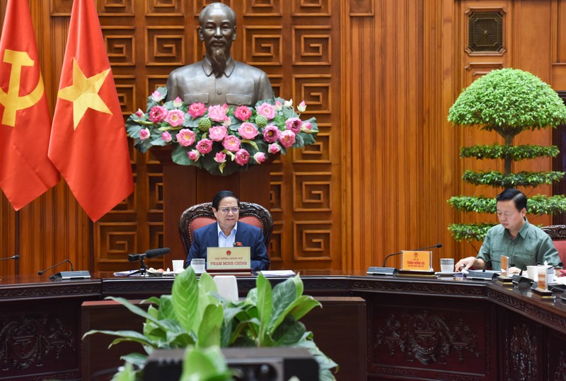 越南政府总理范明正在会上发表讲话。