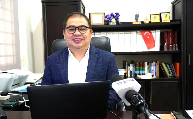 马来亚大学的阿旺·阿兹曼教授。（图片来源：越通社）