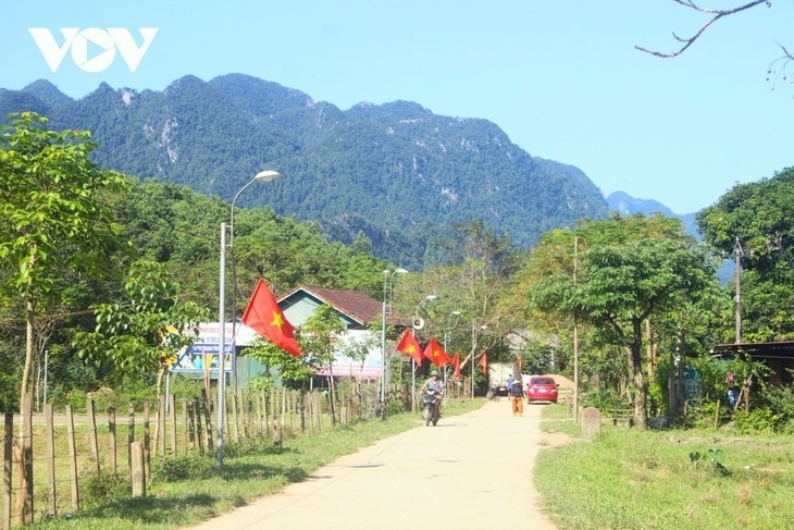 偌族同胞建设温馨繁荣的村庄。（图片来源：VOV）