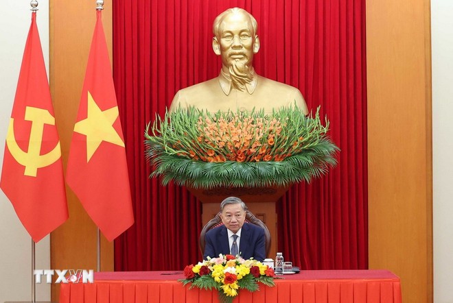 越共中央总书记苏林与欧洲理事会主席安东尼奥·科斯塔通电话。