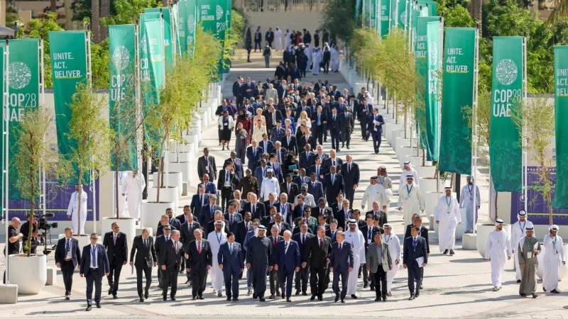 各位领导进入阿拉伯联合酋长国迪拜市迪拜世博城会议中心出席《联合国气候变化框架公约》第二十八次缔约方大会（COP28）。（图片来源：越通社）
